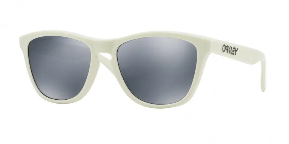 Oakley Frogskins 9013 Sunglasses - Crystal Clear - view 37